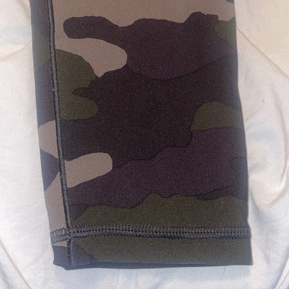 offline by Aerie - size medium- Camo - real me  7/8- high rise leggings - Picture 6 of 12